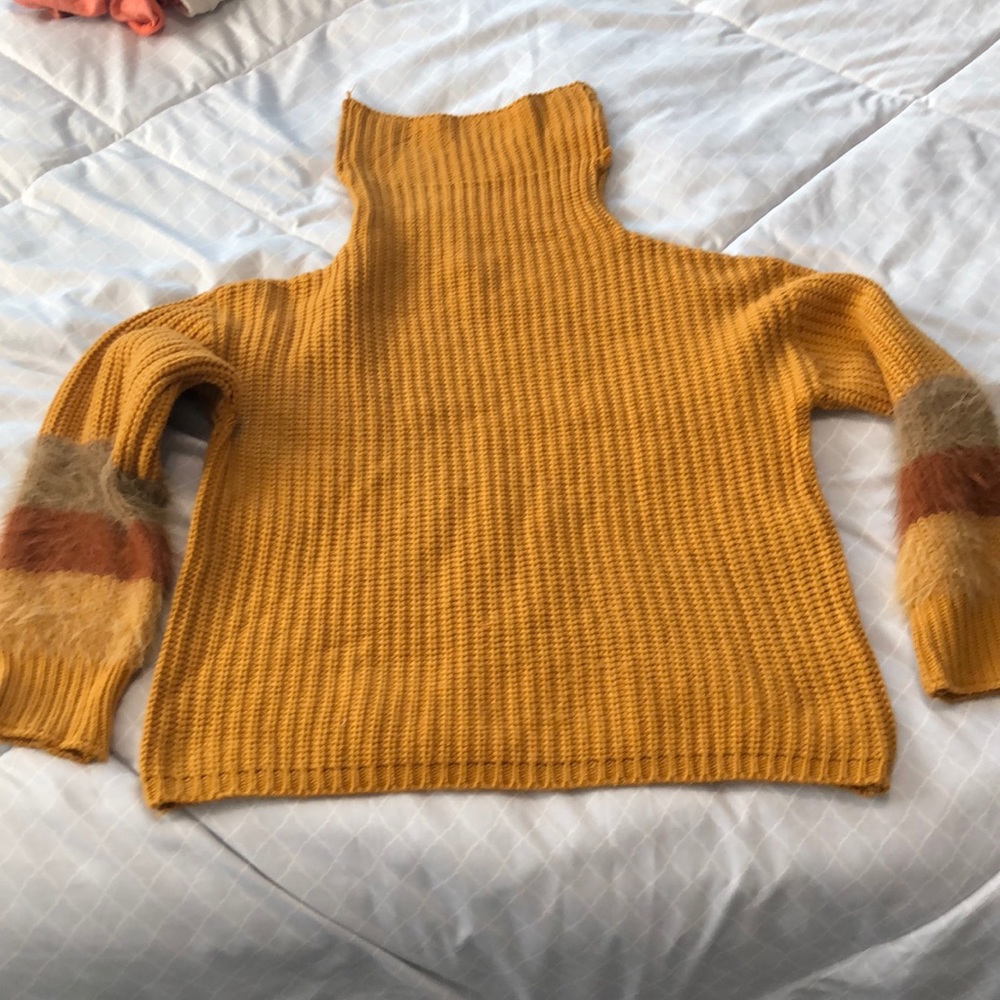 Woven heart Knit sweater fuzzy sleeves S